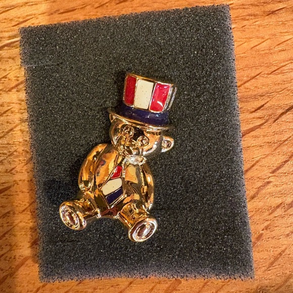 Avon patriotic teddy bear pin/brooch vintage gold toned - Picture 3 of 6
